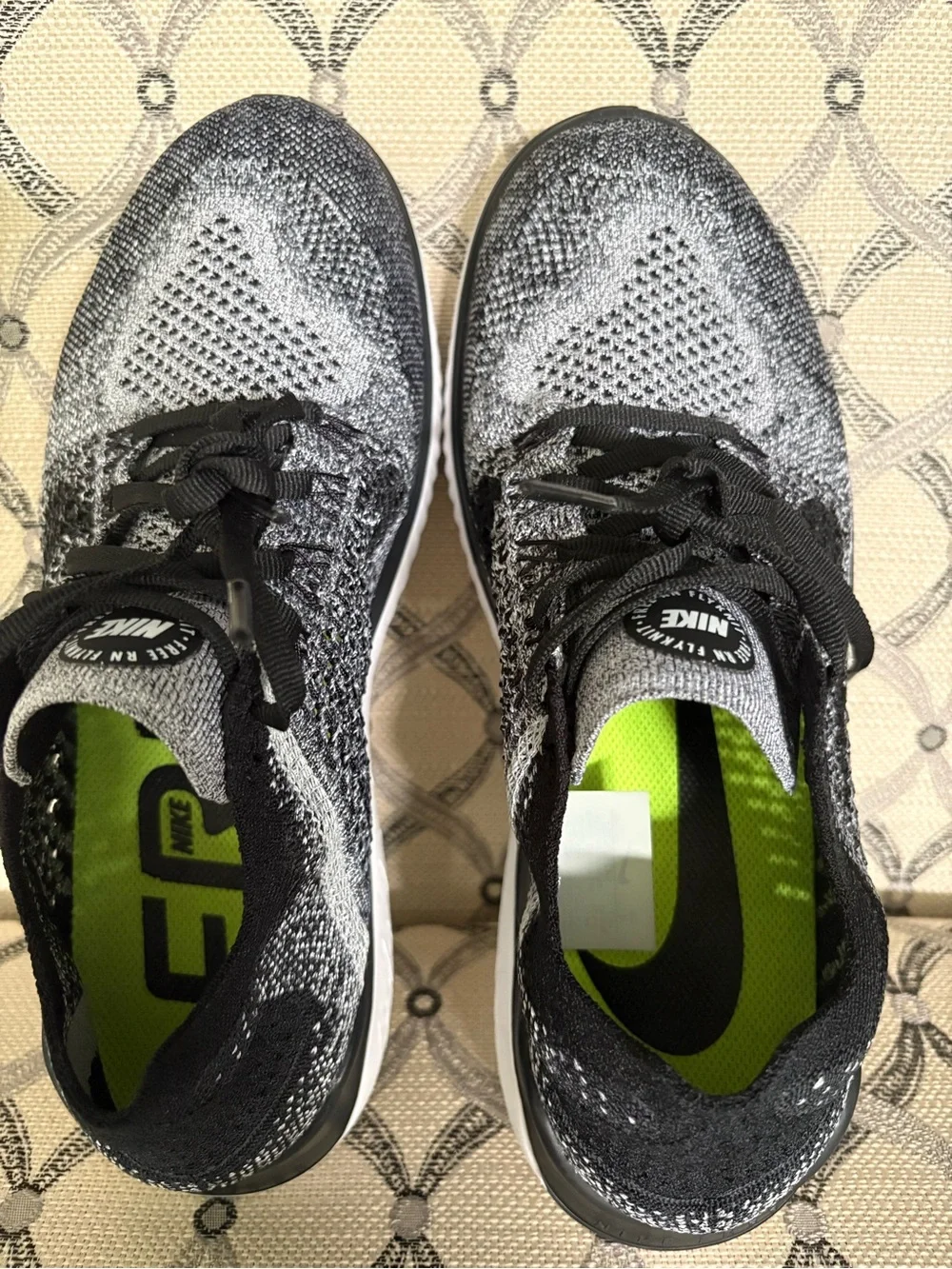 Mens 8 Nike Free RN Flyknit White Black Oreo Running Shoes Sneakers 942838-101